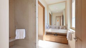 xr:d:DAEMrW4V-o4:22271,j:7021535457737503714,t:24040220