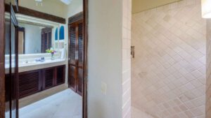 xr:d:DAEMrW4V-o4:18747,j:2952505261098391971,t:23070620