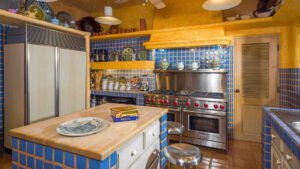 xr:d:DAEMrW4V-o4:19807,j:8761034143573106218,t:23102402